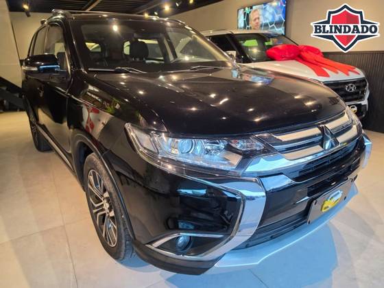 MITSUBISHI OUTLANDER 3.0 GT 4X4 V6 24V GASOLINA 4P AUTOMÁTICO MITSUBISHI OUTLANDER 3.0 GT 4X4 V6 24V GASOLINA 4P AUTOMÁTICO